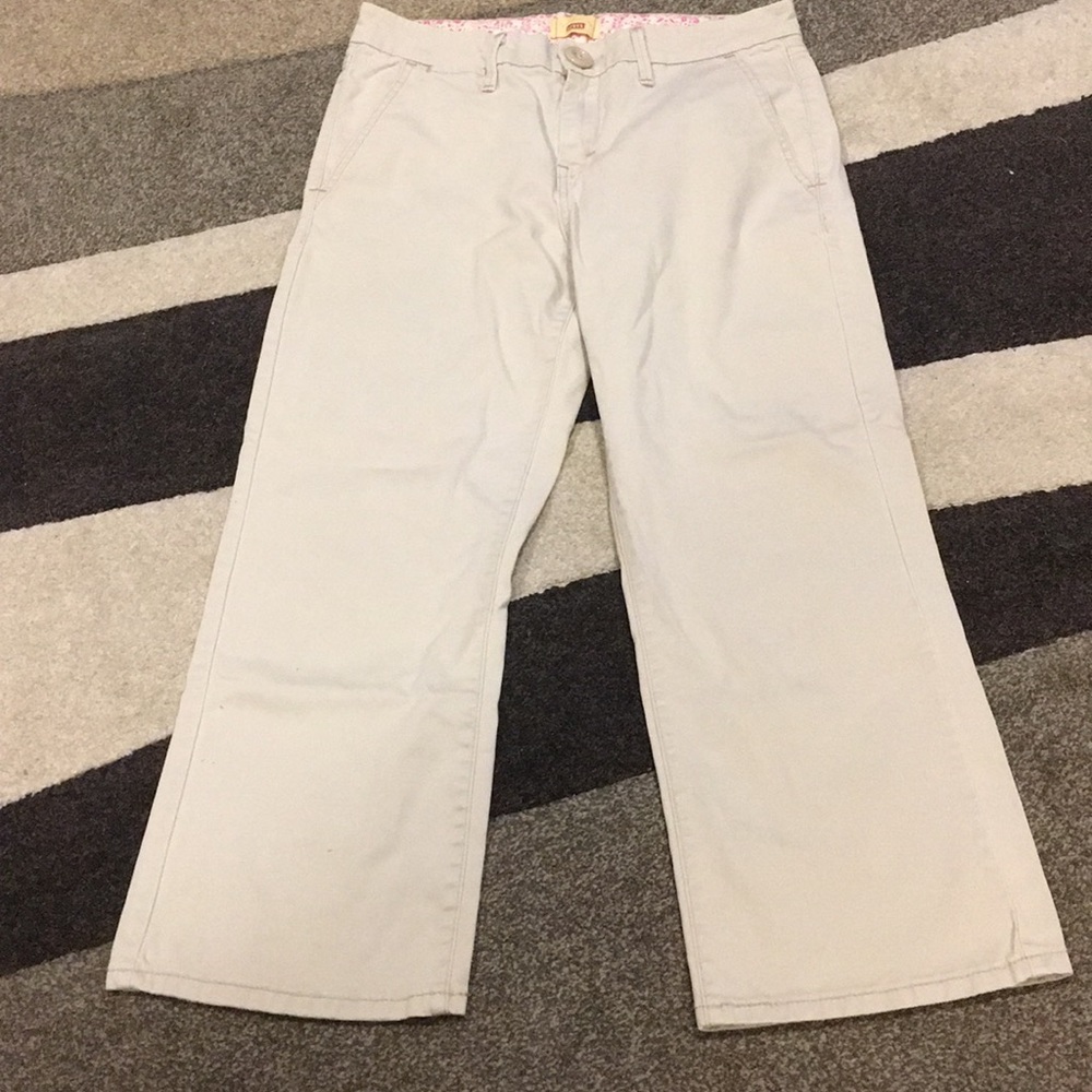 Levi’s Khaki Capris